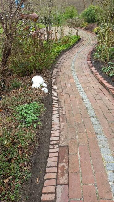 Pracowity człowiek szuka pracy, Ogrodnik, Pielęgnacja ogrodu