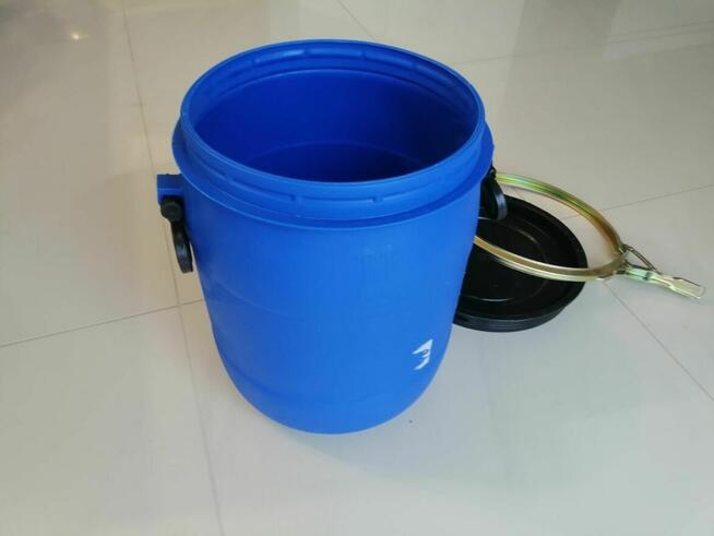 Sprzedam beczki, pojemniki, szczelne pojemność ok. 20 l.