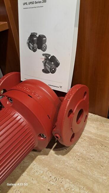 Sprzedam nową pompę obiegową Grundfos UPS 32-30F z modułem.