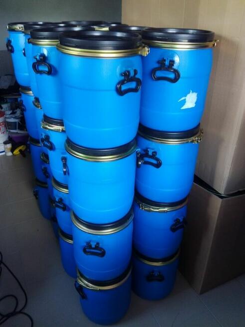 Sprzedam beczki, pojemniki, szczelne pojemność ok. 20 l.