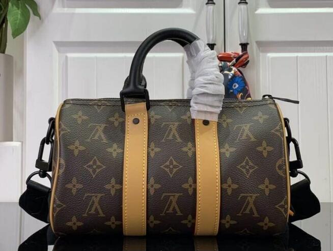 Torebki damskie listonoszki