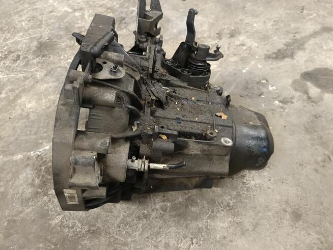 Skrzynia biegow renault 1.5 dci k9k rozrusznik z tylu.