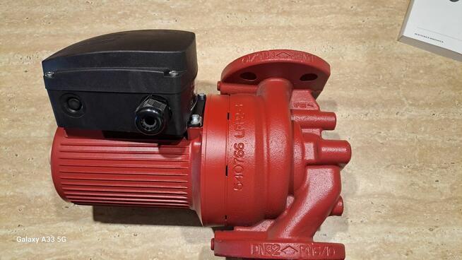 Sprzedam nową pompę obiegową Grundfos UPS 32-30F z modułem.