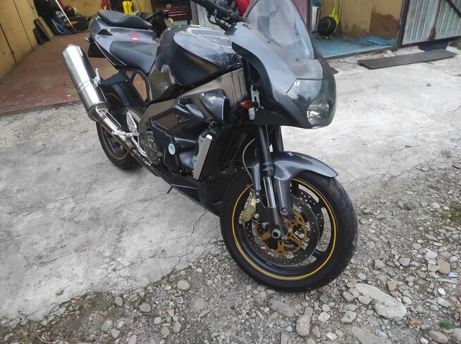 Aprilia tuono 1000