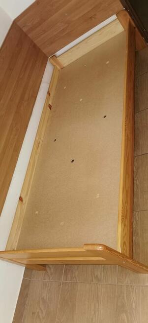 Sprzedam 30 łóżek sosnowych z materacami