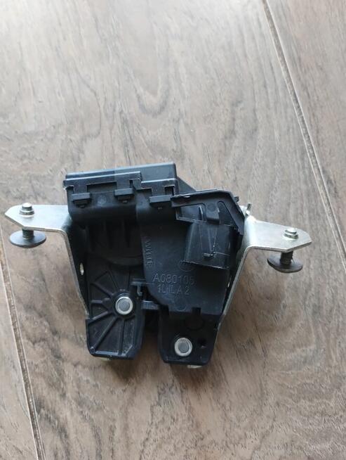 Zamek od tylnej klapy GLA