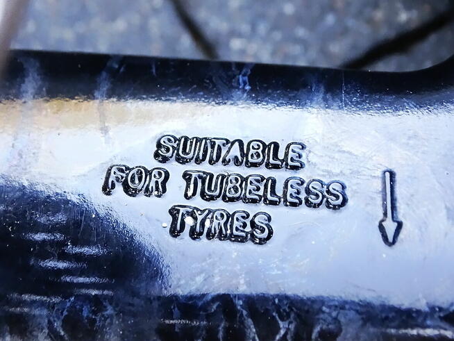 Koło przód TRIUMPH 17x3.50 felga + opona