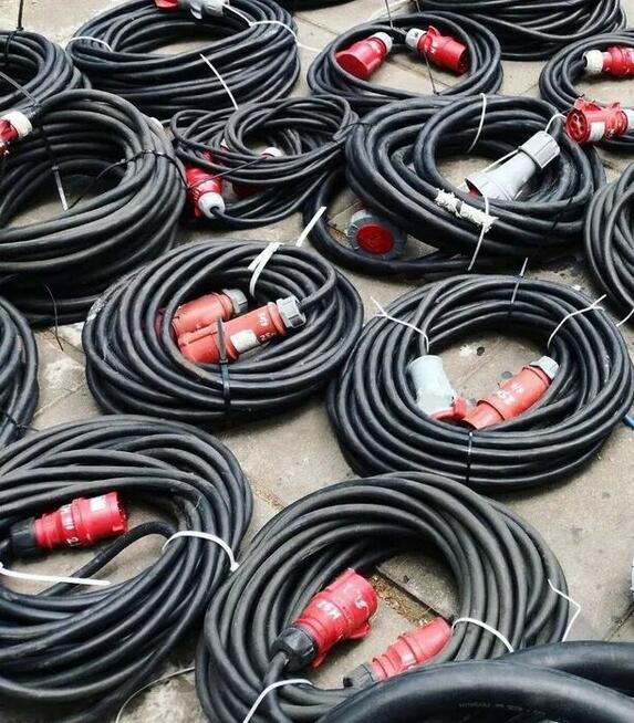 Wynajem Agregatów prądotwórczych Mobilny dostawa samochodem