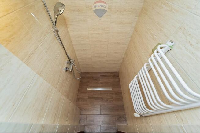 BLACK WEEKS - Dom lub biuro z dużym ogrodem