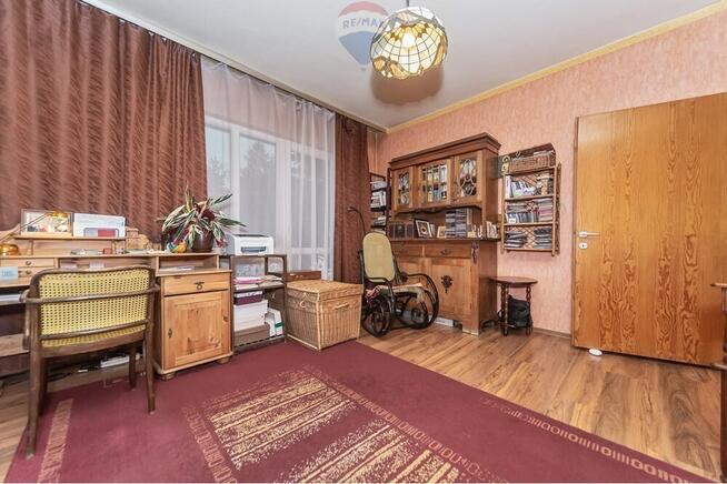 BLACK WEEKS - Dom lub biuro z dużym ogrodem