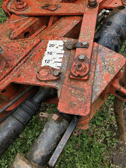 Pług obrotowy 4 skibowy Gregoire Besson