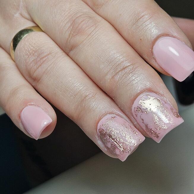 Modelka na paznokcie