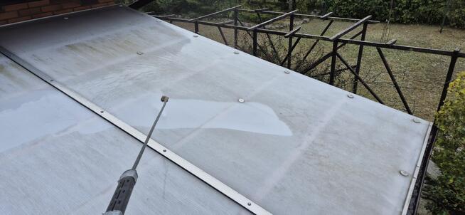 Mecie dachu i elewacji