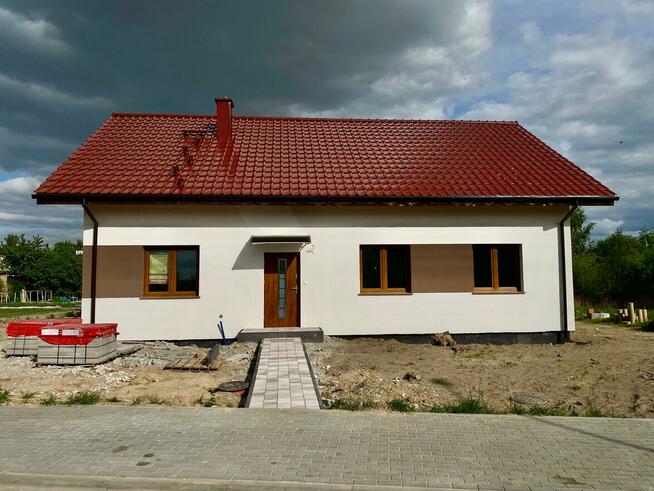 Nowoczesny parterowy dom dla rodziny + poddasze użytkowe 57m