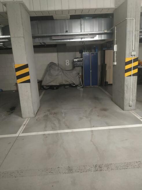 Właściciel wynajmie miejsce postojowe w garażu podziemnym