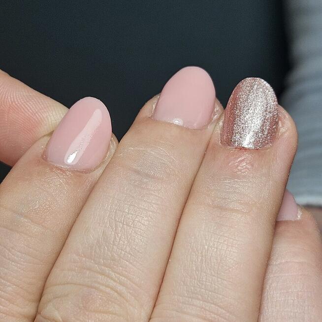 Modelka na paznokcie