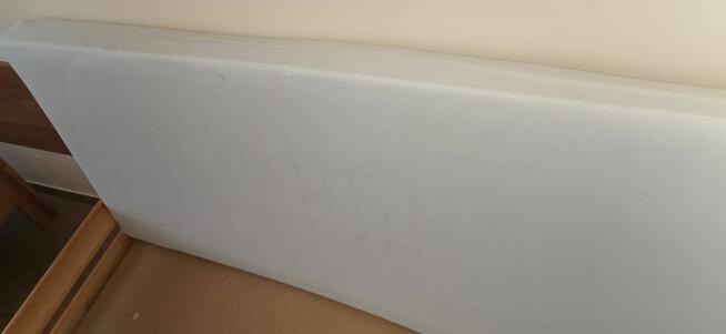 Sprzedam 30 łóżek sosnowych z materacami