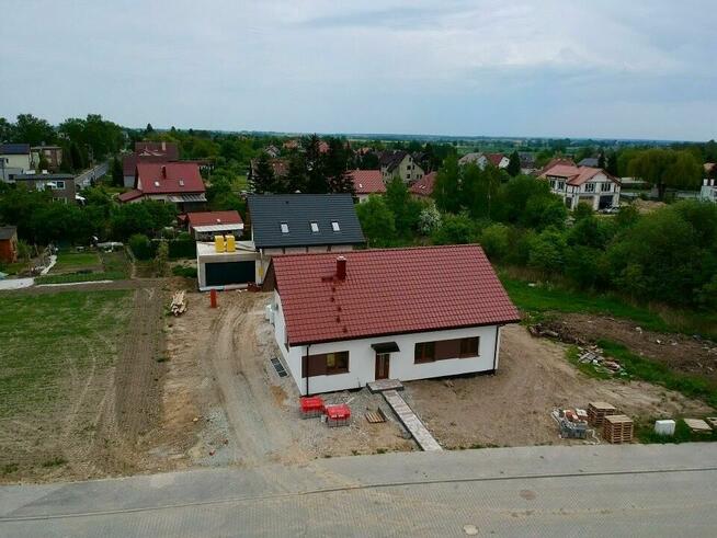 Nowoczesny parterowy dom dla rodziny + poddasze użytkowe 57m
