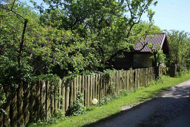 Sprzedam 2 dzialki z zabudowaniami.