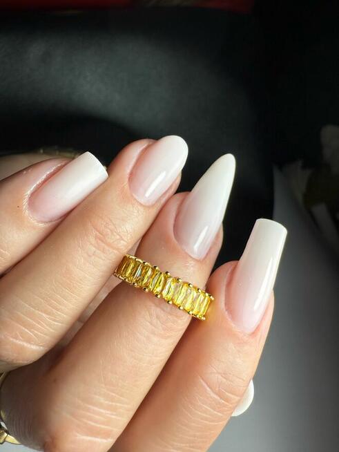 Modelka na paznokcie