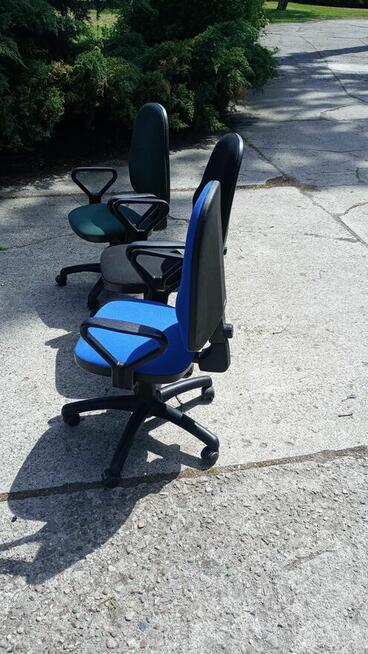 Fotel biurowy czarny fotele biurowe Nowy Styl Bravo