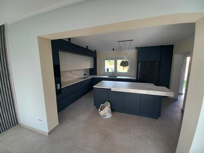 REMONTY MIESZKAŃ DOMÓW