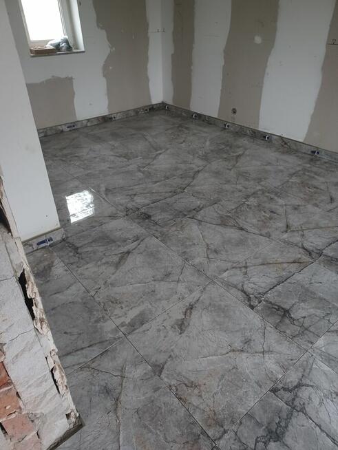 REMONTY MIESZKAŃ DOMÓW