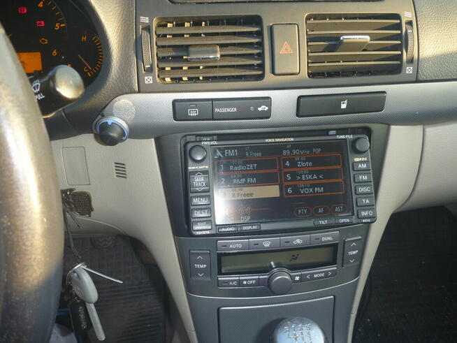 Toyta Avensis 2.2 D-CAT prestige navi/salon Polska/prywatny