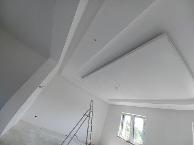 REMONTY MIESZKAŃ DOMÓW