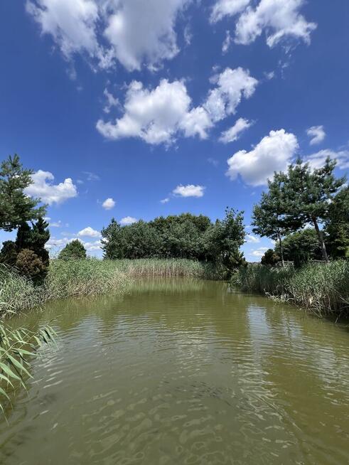 Budynek wielofunkcyjny z pięknym stawem oraz sadem
