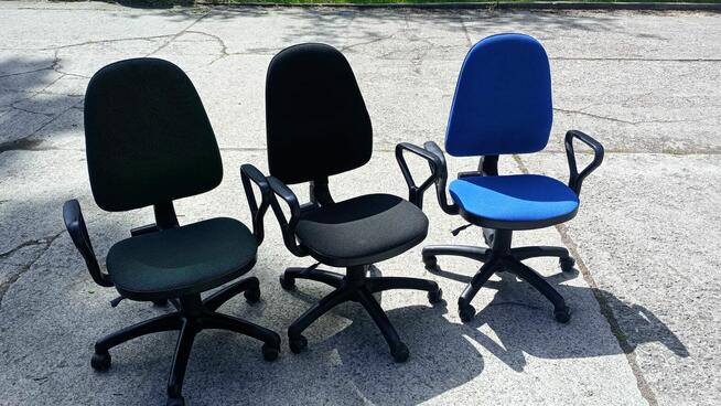 Fotel biurowy czarny fotele biurowe Nowy Styl Bravo