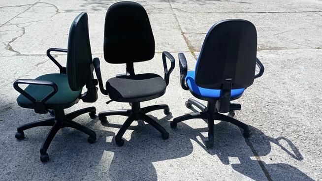 Fotel biurowy czarny fotele biurowe Nowy Styl Bravo