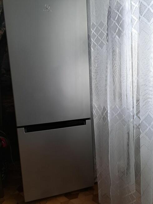 Sprzedam lodówkę Indesit