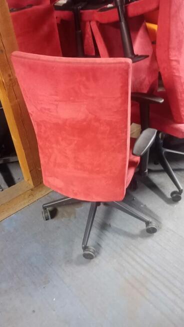 Fotel biurowy Profim czerwony fotele biurowe