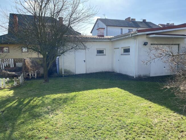 Dom jednorodzinny w Centrum – przestrzeń, zieleń i komfort!