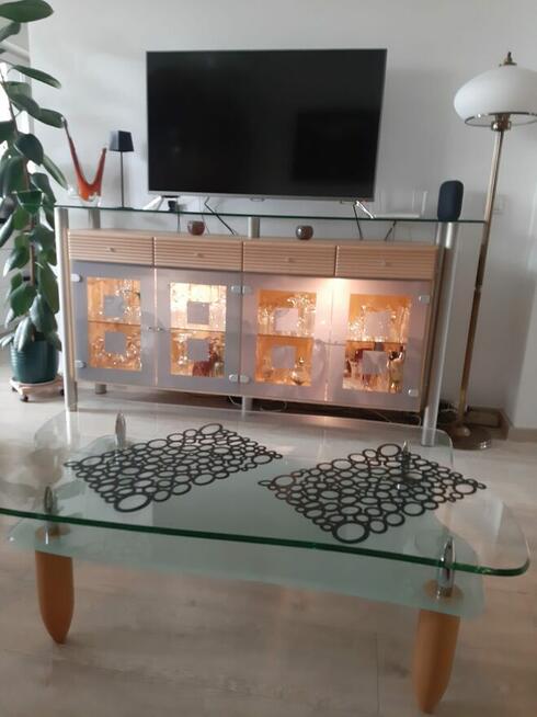 Oddam za 200zl. komodę i stolik szklany.