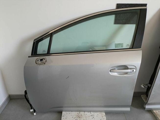 CZĘŚCI lub całe drzwi Toyota Avensis kombi T27 lift srebrne