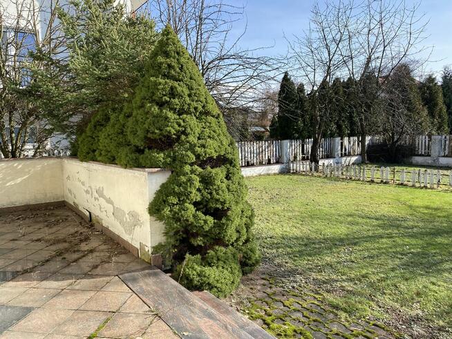 Dom jednorodzinny w Centrum – przestrzeń, zieleń i komfort!