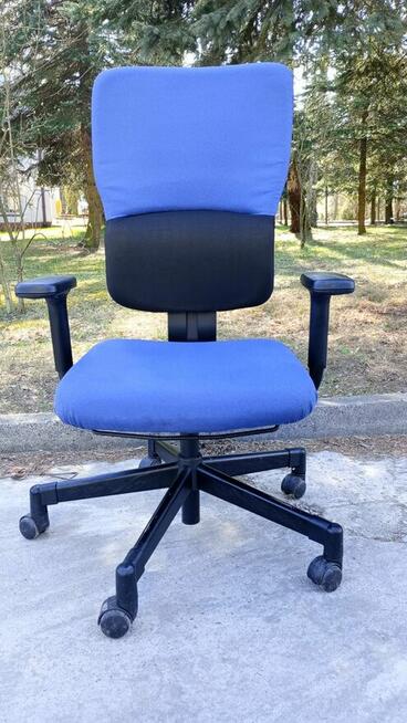 Fotel biurowy obrotowy Steelcase LetsB niebieski fotele krz