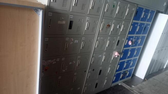 Szafa metalowa BHP 18 skrytkowa szara niebieska szafy szkoła