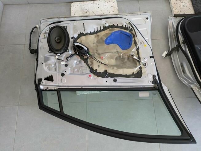 CZĘŚCI lub całe drzwi Toyota Avensis kombi T27 lift srebrne