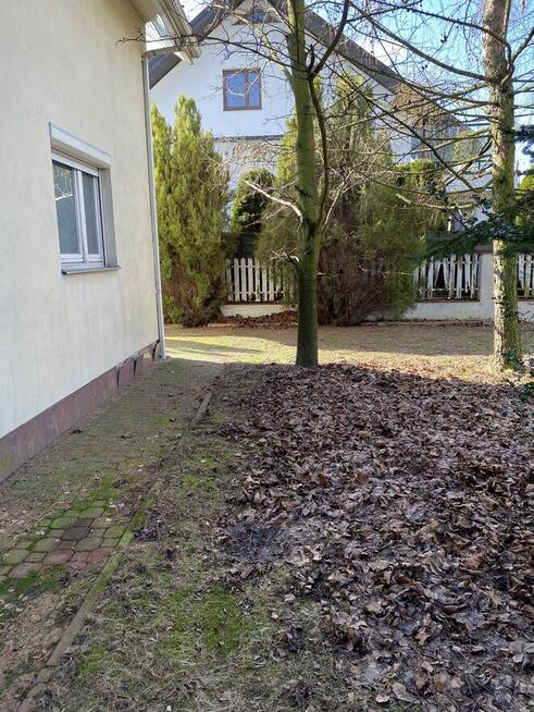 Dom jednorodzinny w Centrum – przestrzeń, zieleń i komfort!