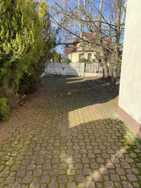 Dom jednorodzinny w Centrum – przestrzeń, zieleń i komfort!