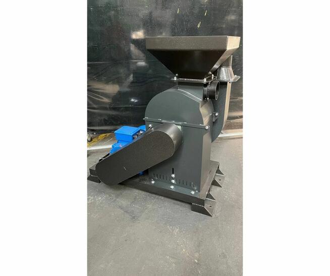 Młyn bijakowy do zrębki ŻUBR-500, 22 kW, 500 kg/h