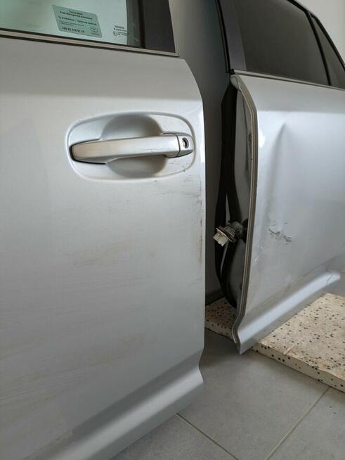 CZĘŚCI lub całe drzwi Toyota Avensis kombi T27 lift srebrne