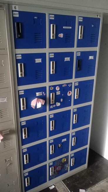 Szafa metalowa BHP 18 skrytkowa szara niebieska szafy szkoła