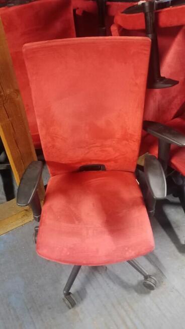 Fotel biurowy Profim czerwony fotele biurowe