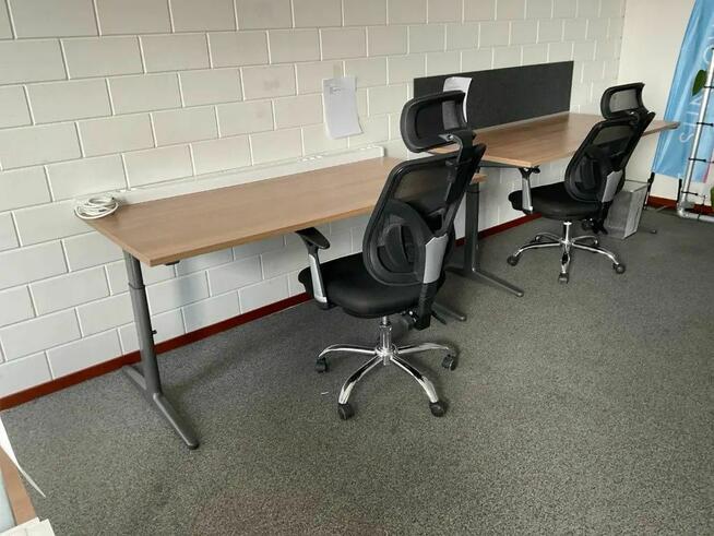 Biurko 160x80cm z dźwiękoszczelną przegrodą