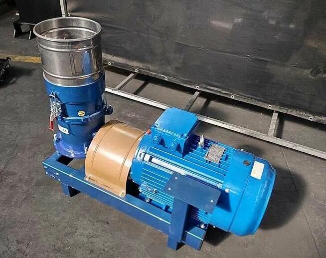 OKAZJA! WYPRZEDAŻ! Peleciarka SMP-250 o mocy 15 kW