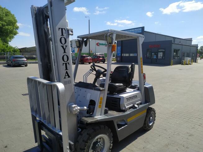 wózek widłowy Toyota 2,5 3m diesel